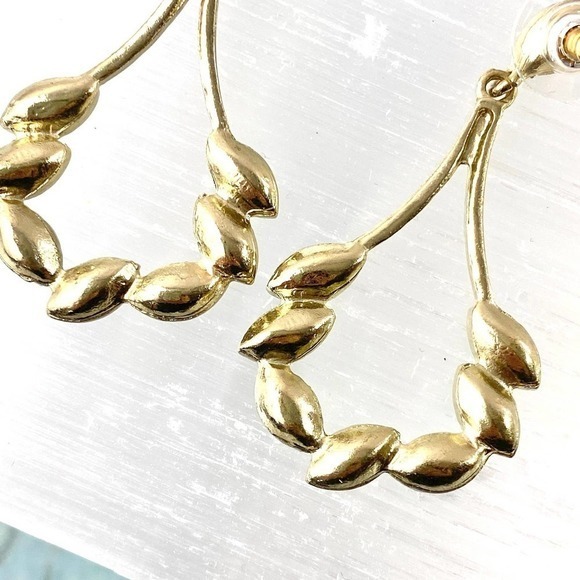 80s Vintage Green Marquise Pierced Drop Earrings - Picture 8 of 10